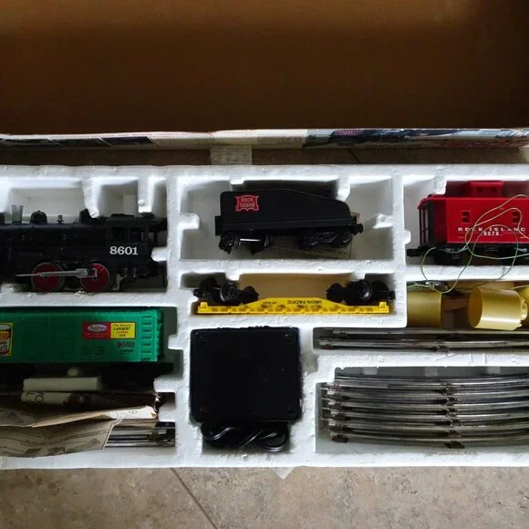 Lionel Rock Island Line - 027 Gauge - Electric Train Set - Vintage - Pre-owned - Picture 2 of 9